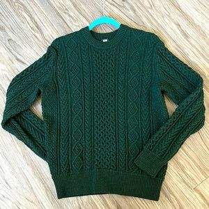 Uniqlo men’s XS sweater in dark green